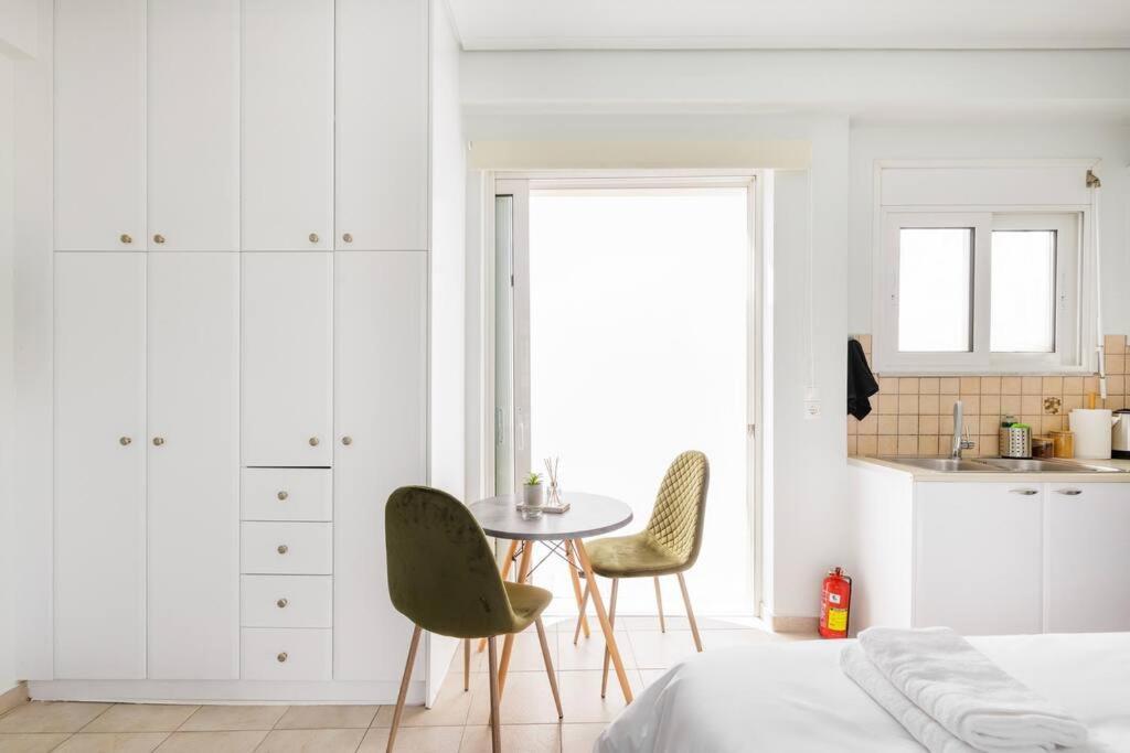 Adorable Sunny Studio With Private Balcony I Atene Esterno foto
